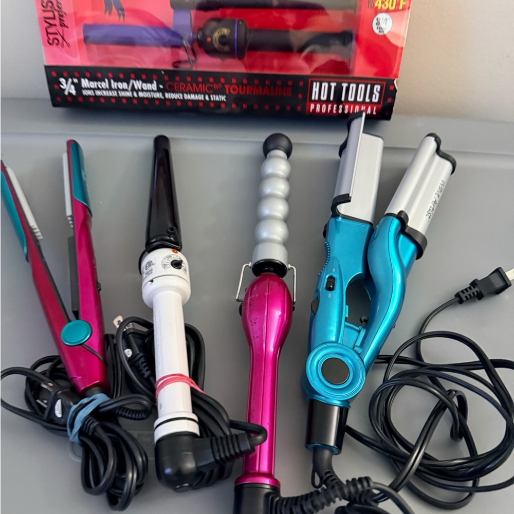 Professional Hair Styling Set - Pink, Blue, Black

Everything 150